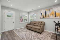 206 Maple St. photo 4