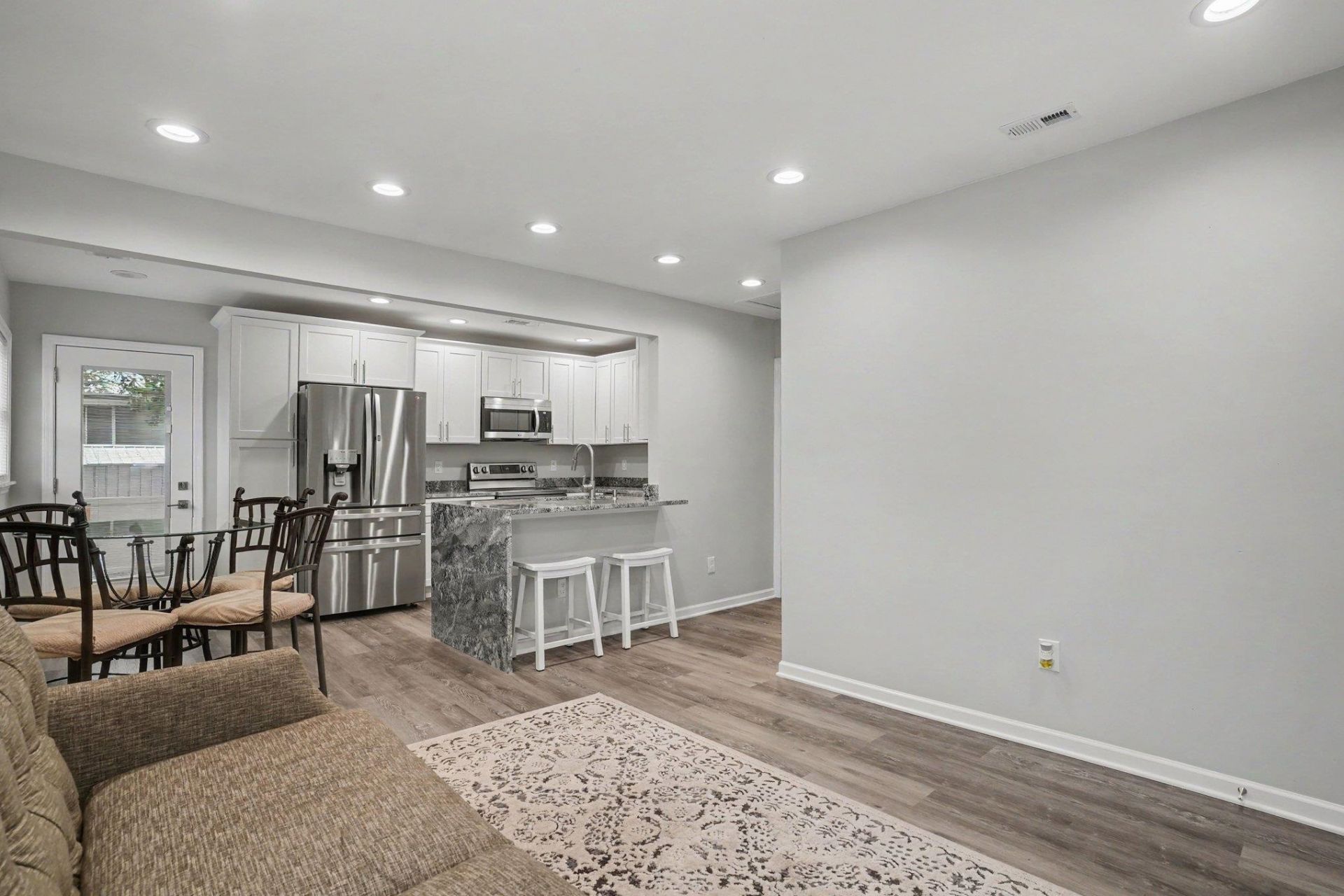206 Maple St. Photo 7