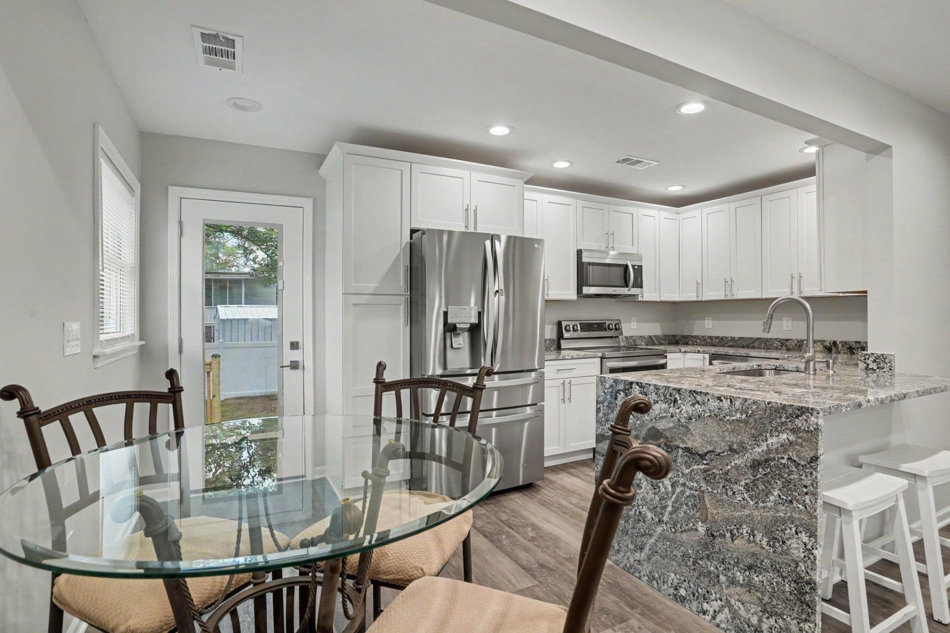 206 Maple St. Photo 9