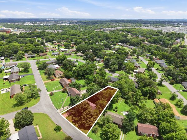 210 Friendship Dr , Goodlettsville, TN 37072