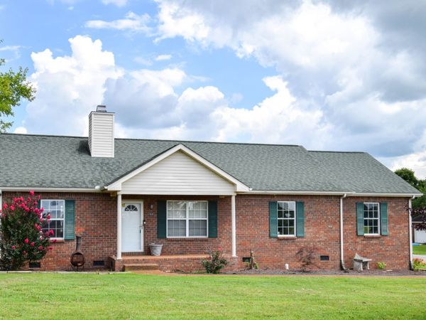 100 Megann Dr, Portland, TN 37148
