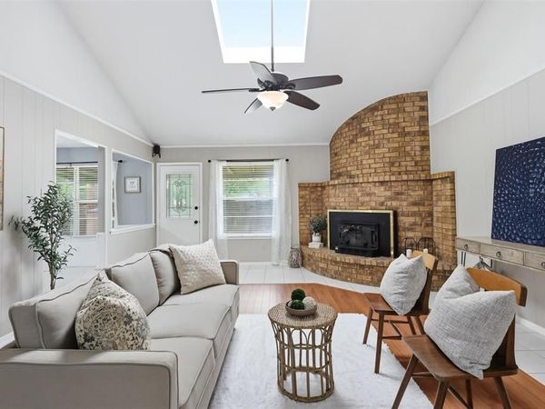 5536 Meadow Oak Street, North Richland Hills, TX 76180