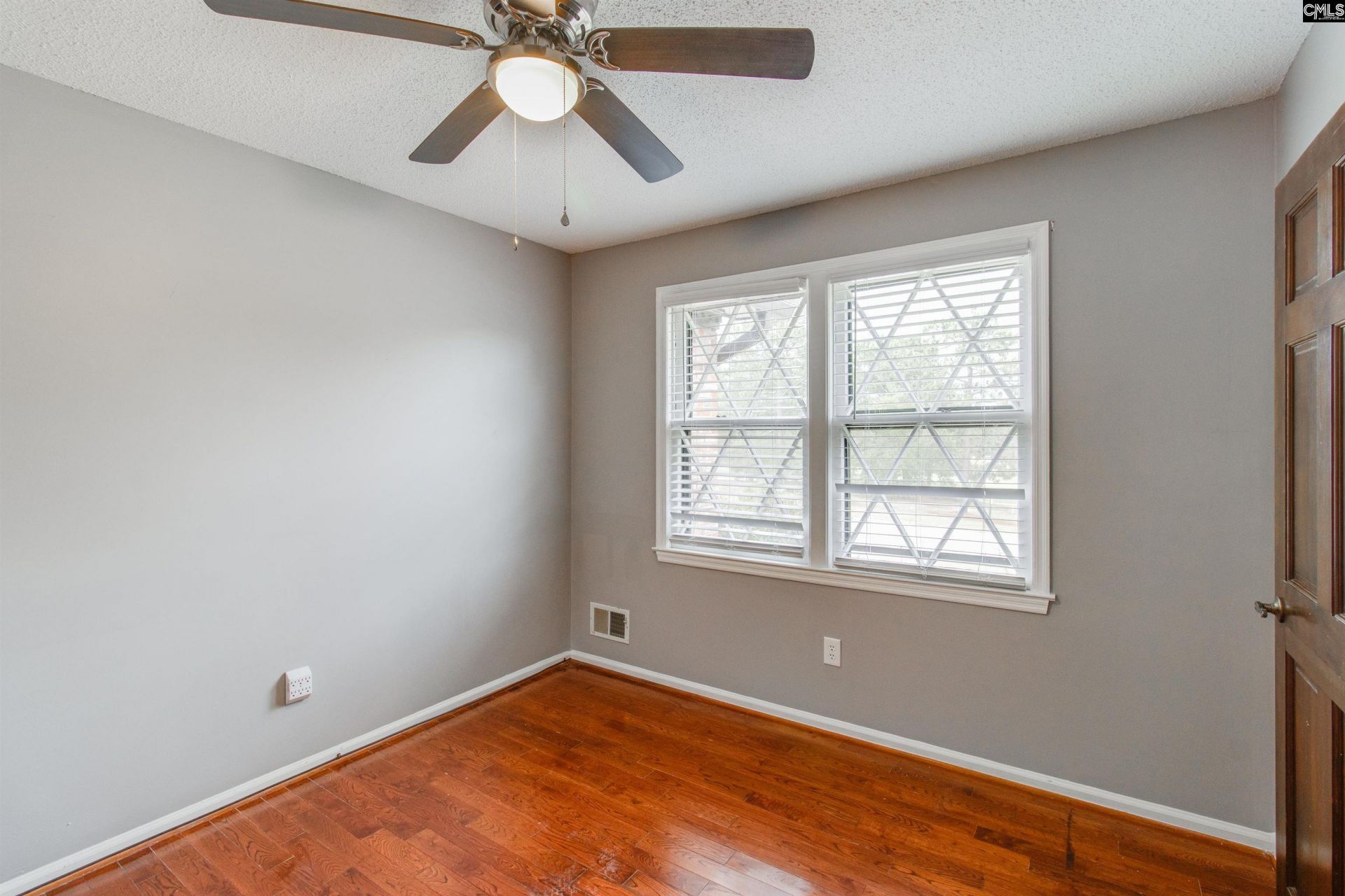 305 Viking Drive Photo 11