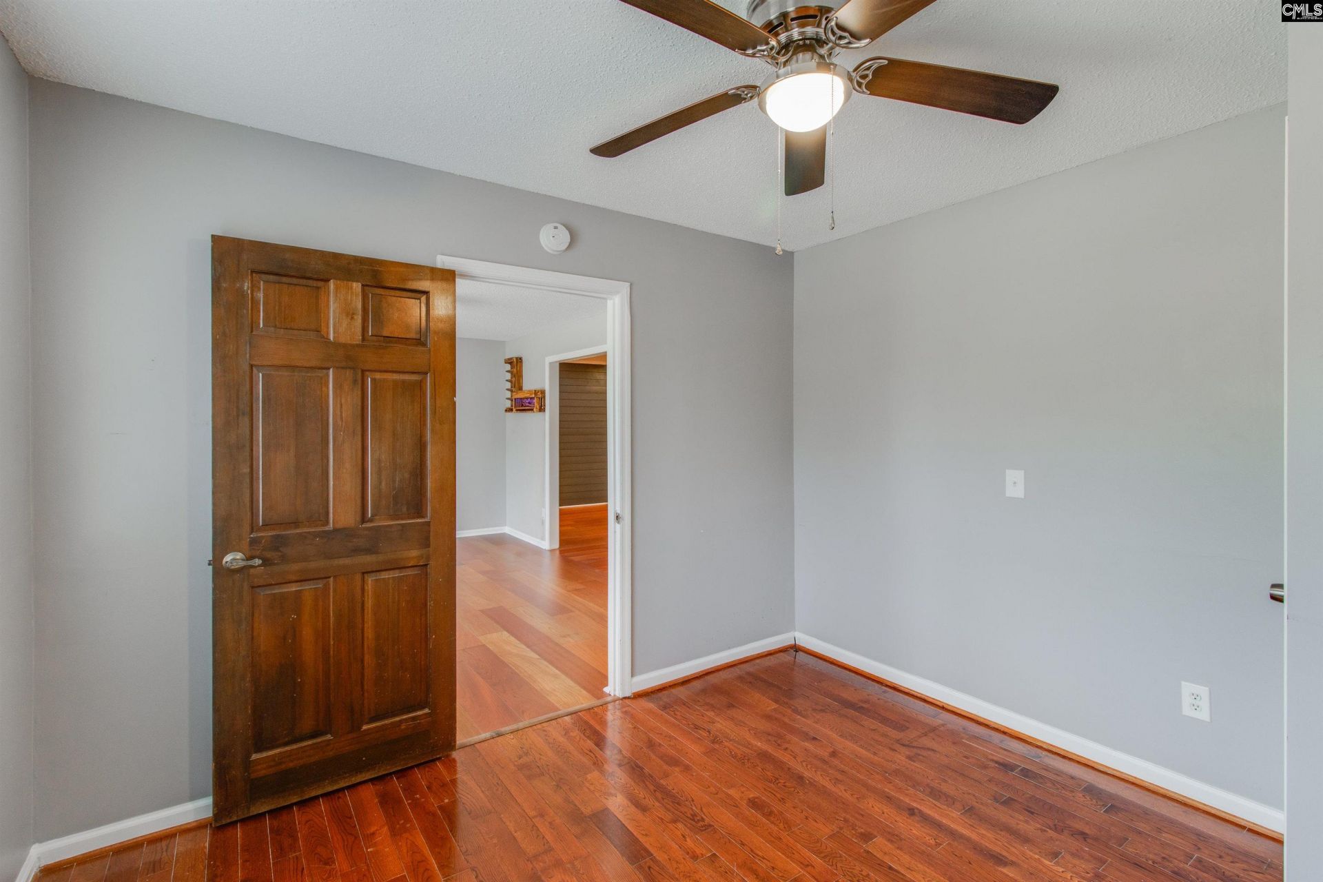 305 Viking Drive Photo 12