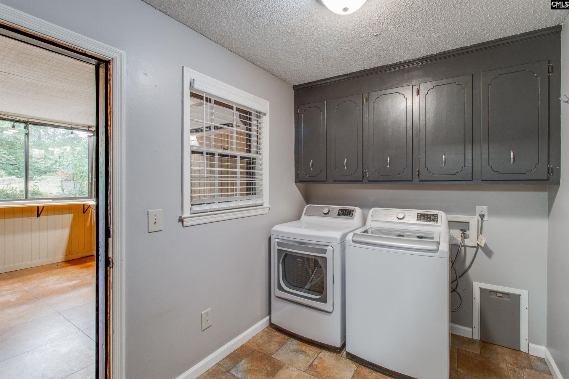 305 Viking Drive Photo 13