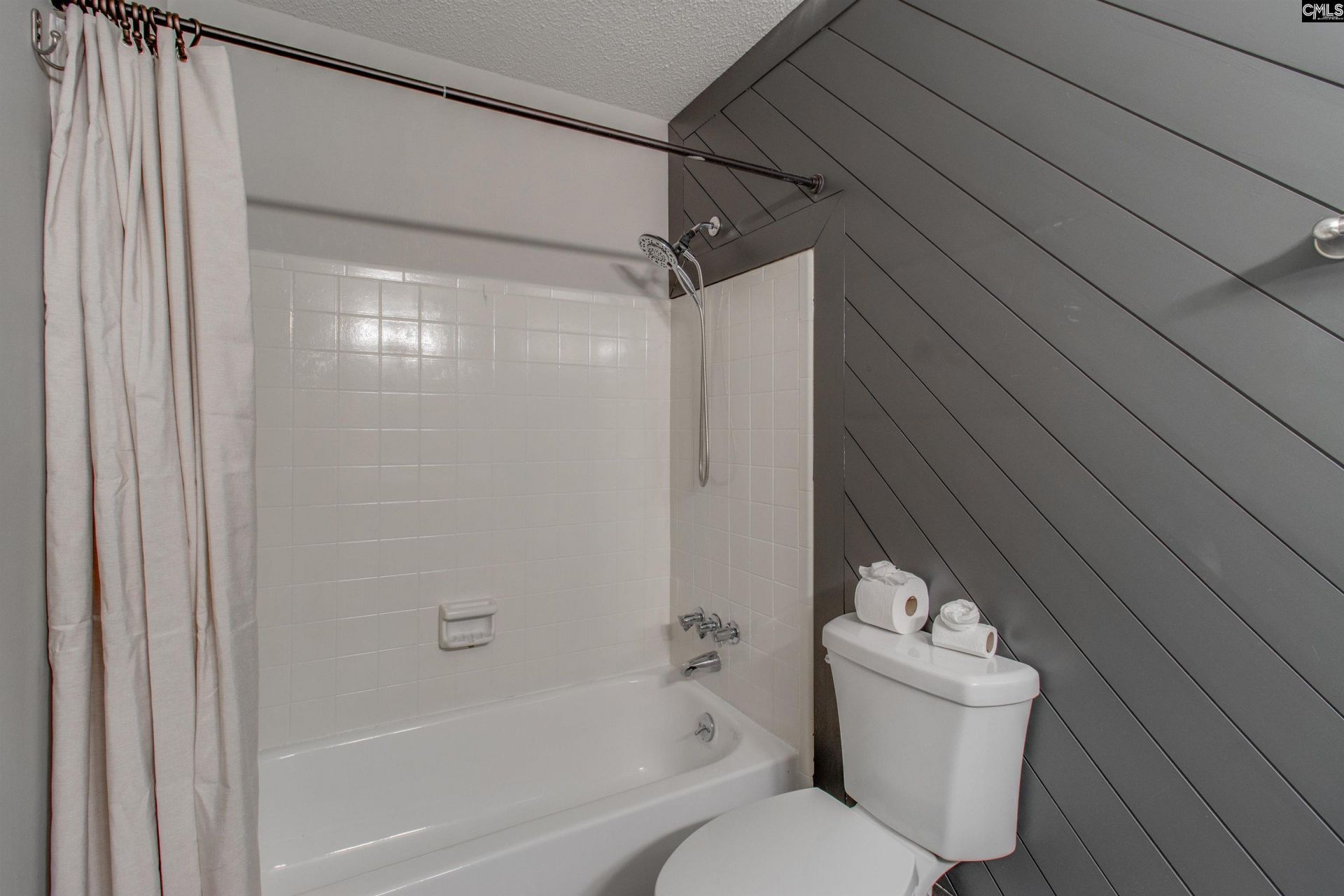 305 Viking Drive Photo 17