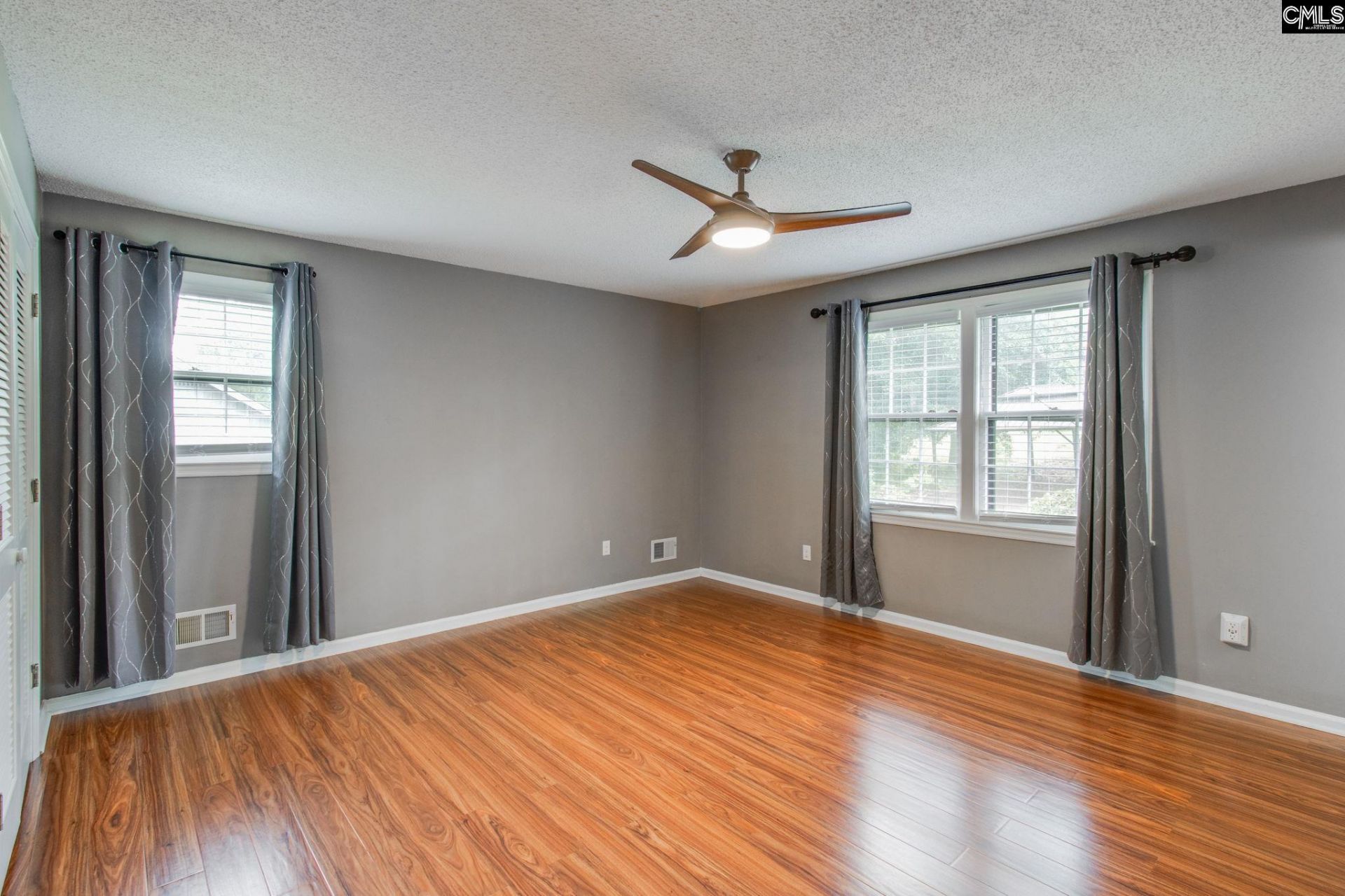 305 Viking Drive Photo 18