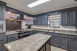 305 Viking Drive photo 4