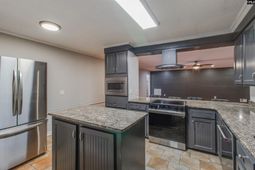 305 Viking Drive photo 4