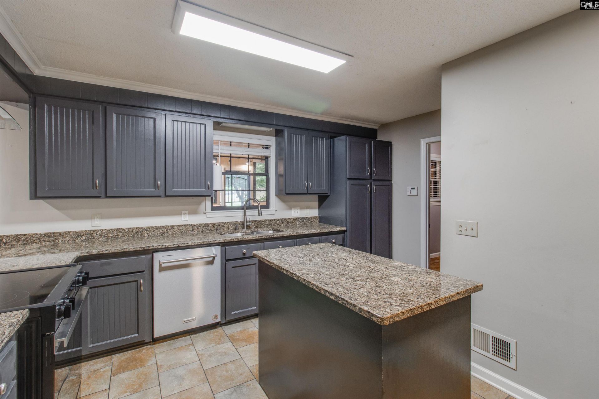 305 Viking Drive Photo 4