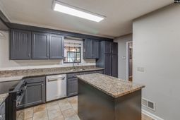 305 Viking Drive photo 4