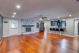 305 Viking Drive photo 4