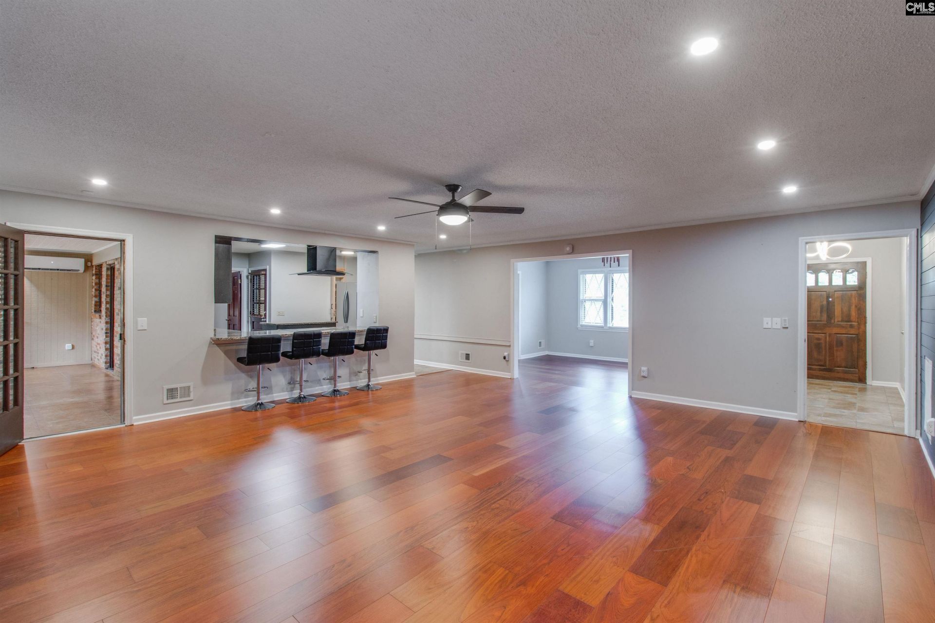 305 Viking Drive Photo 7