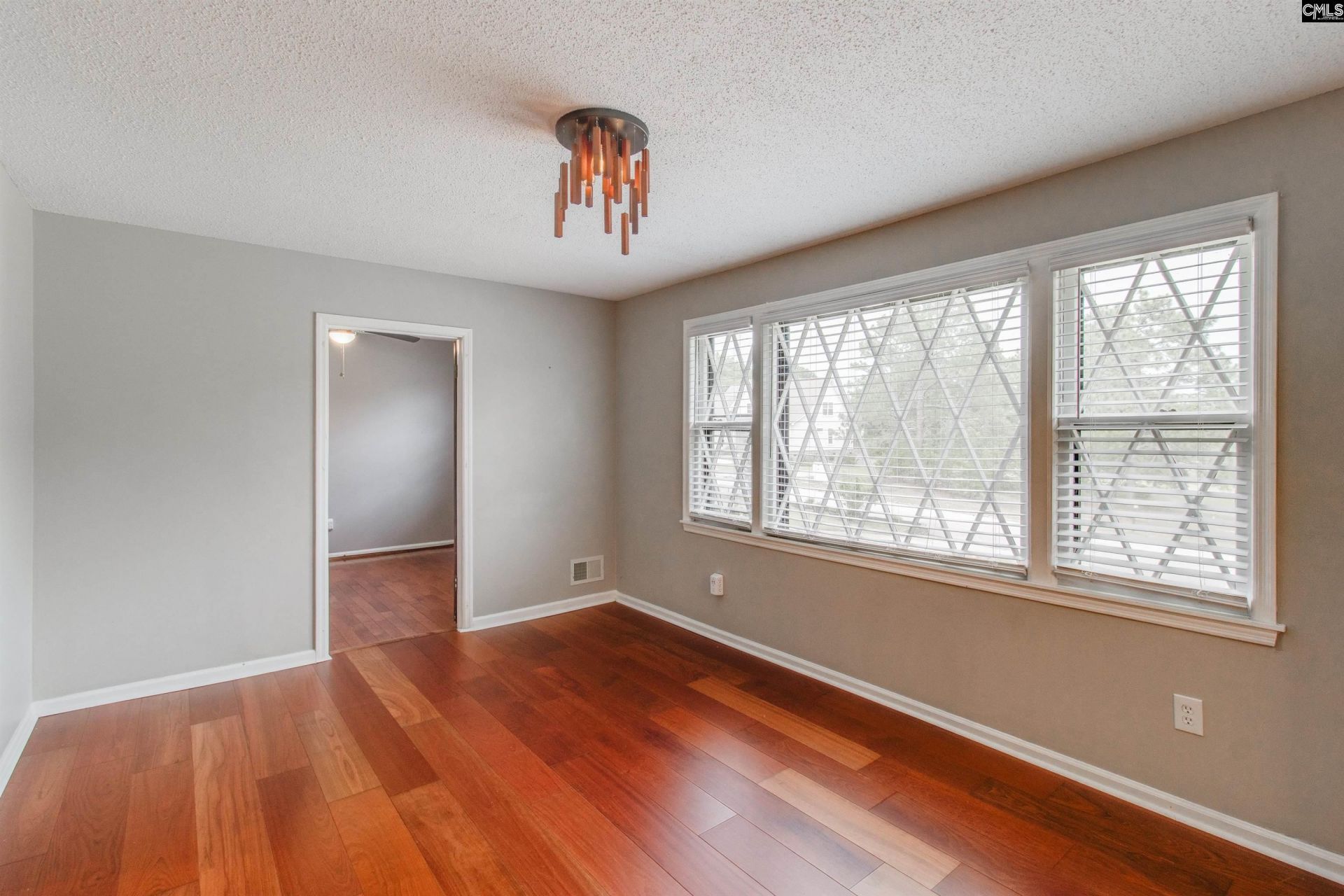 305 Viking Drive Photo 9