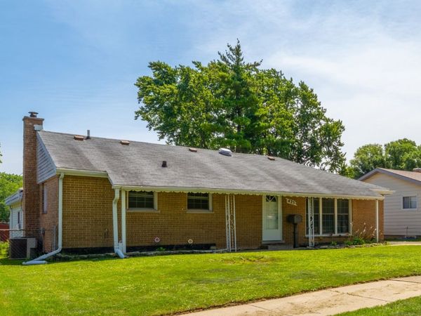 425 S Clarendon Avenue , Addison, IL 60101