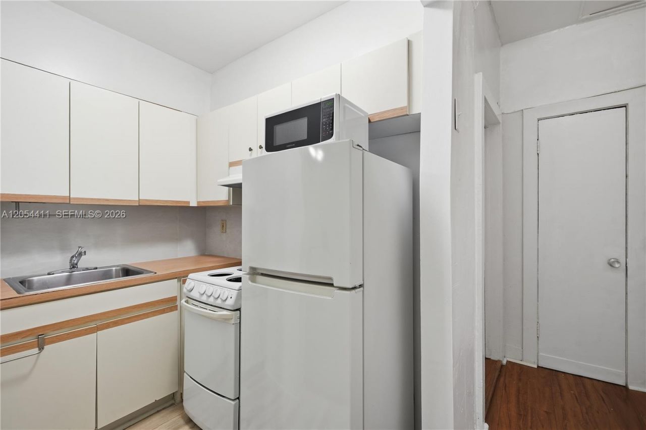 3409 S Le Jeune Rd , Unit 11, Coral Gables, FL 33134 Photo