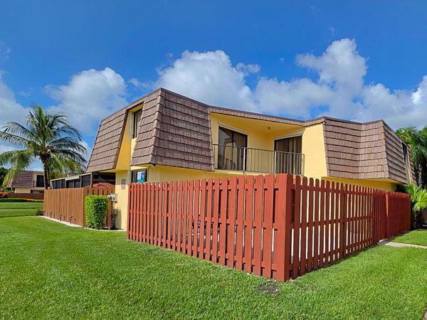 22 Springdale Circle, Palm Springs, FL 33461