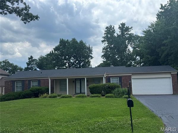 16 Morwood Lane, Creve Coeur, MO 63141