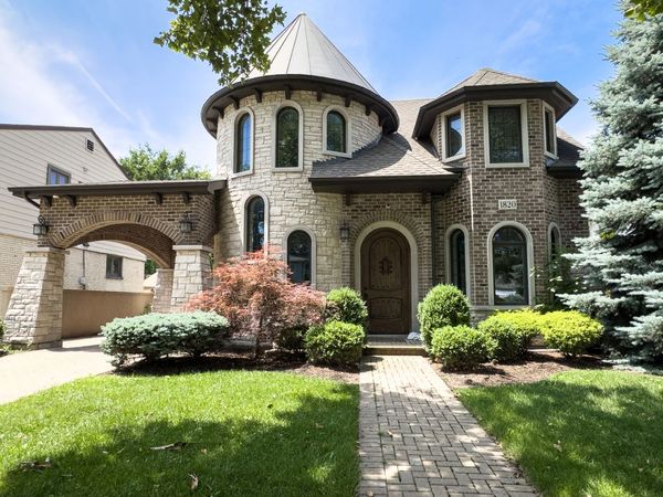1820 Brophy Avenue , Park Ridge, IL 60068