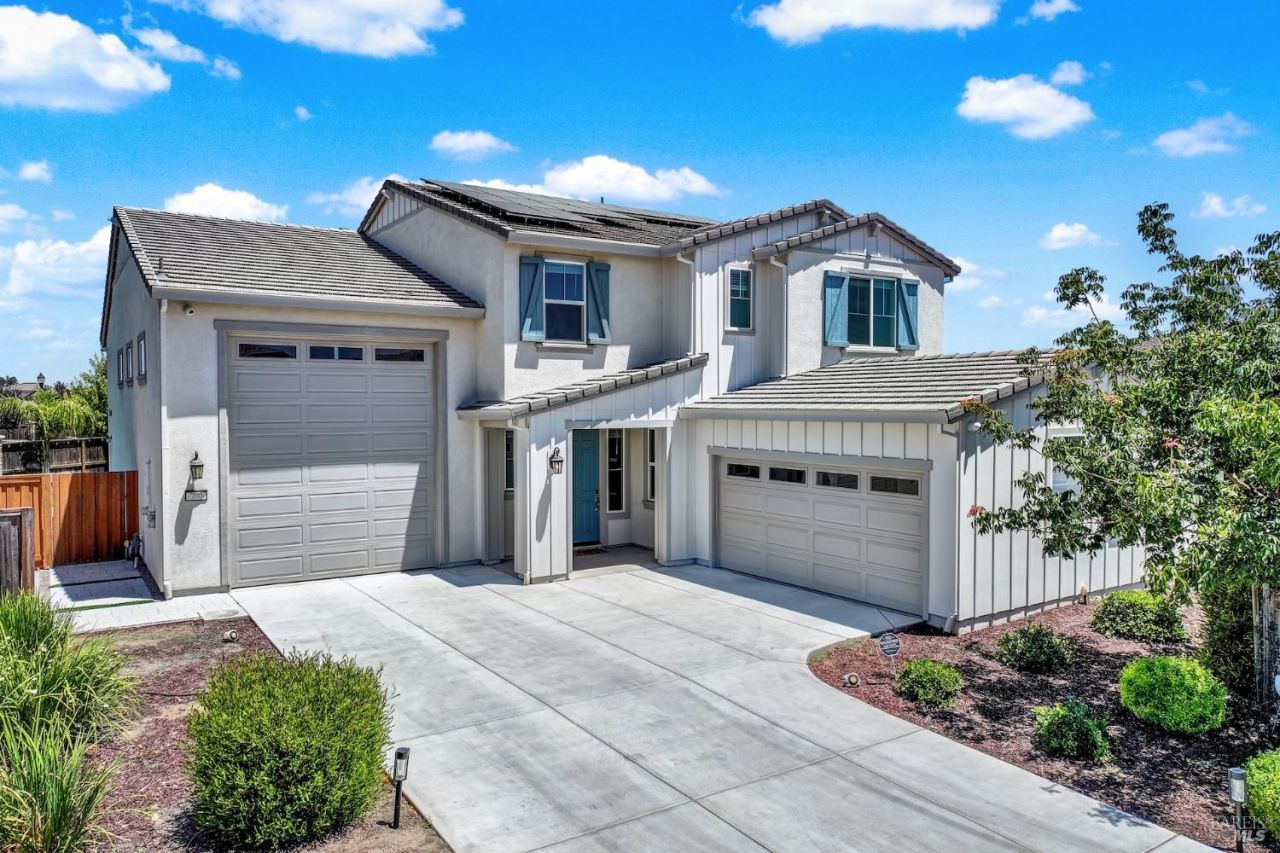 700 Moonlight Court, Dixon, CA 95620 Main Photo