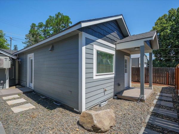 2203 E Glass Ave, Spokane, WA 99207