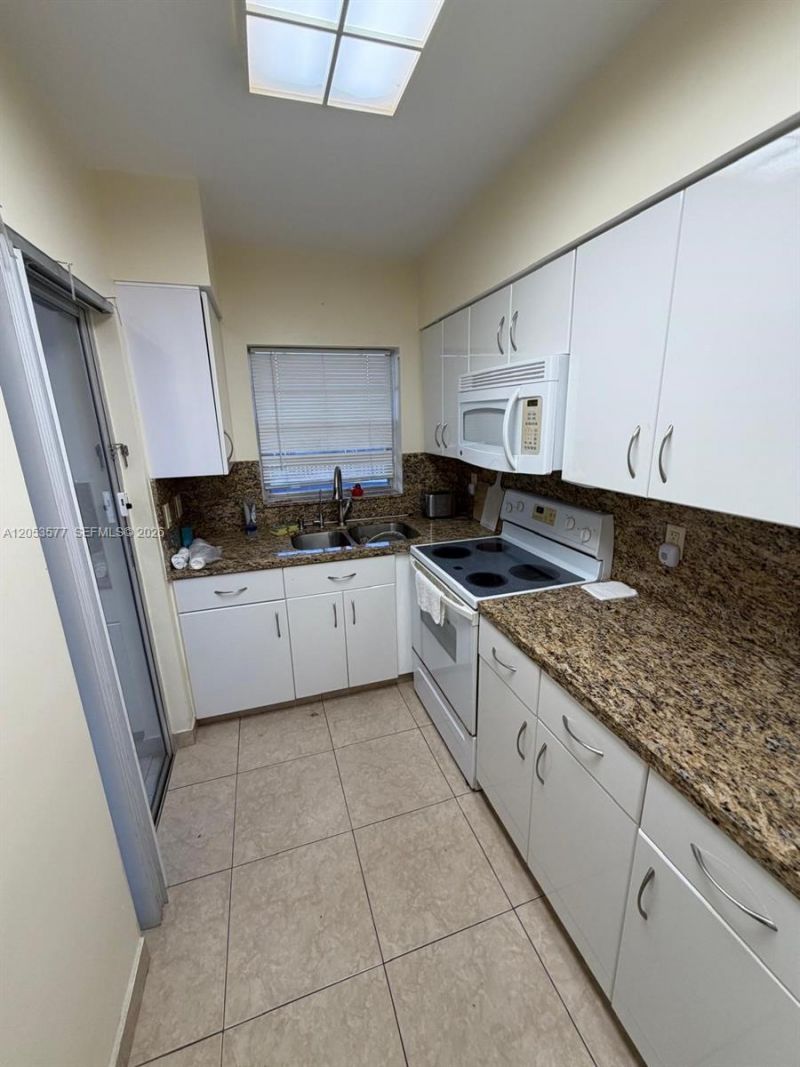 201 NE 14th Ave , Unit 5C, Hallandale Beach, FL 33009 Photo