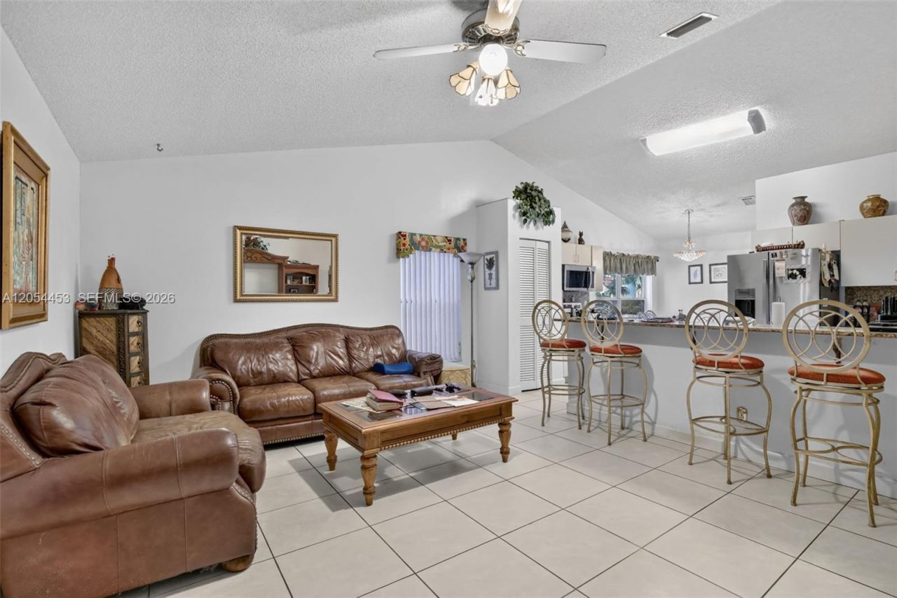 709 NW 177th Ave , Pembroke Pines, FL 33029 Photo