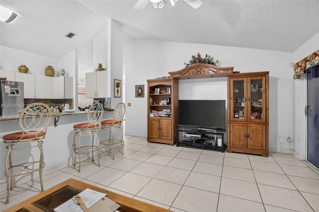 709 NW 177th Ave , Pembroke Pines, FL 33029 Photo