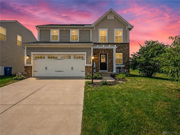 2212 Blazing Star Drive, Tipp City, OH 45371