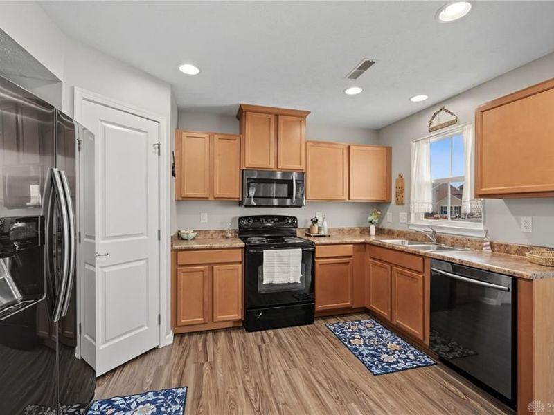 2212 Blazing Star Drive, Tipp City, OH 45371 Photo 12