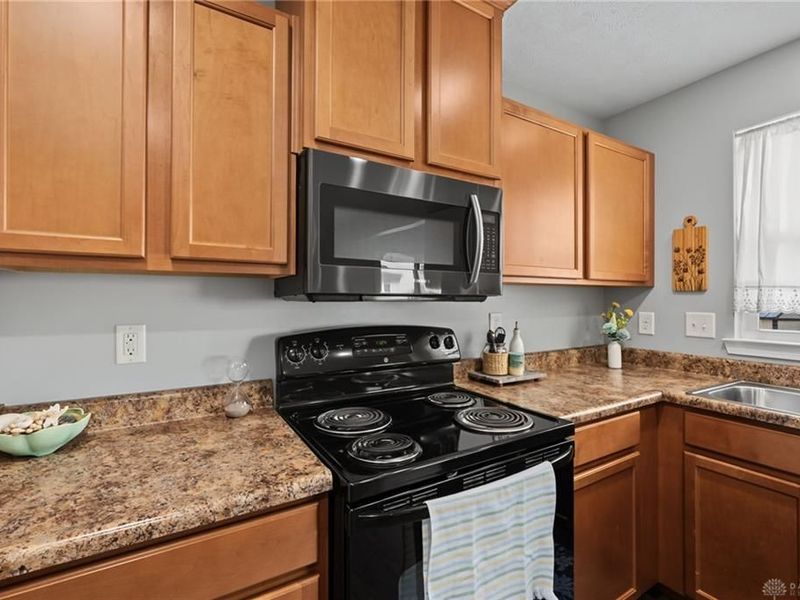 2212 Blazing Star Drive, Tipp City, OH 45371 Photo 13