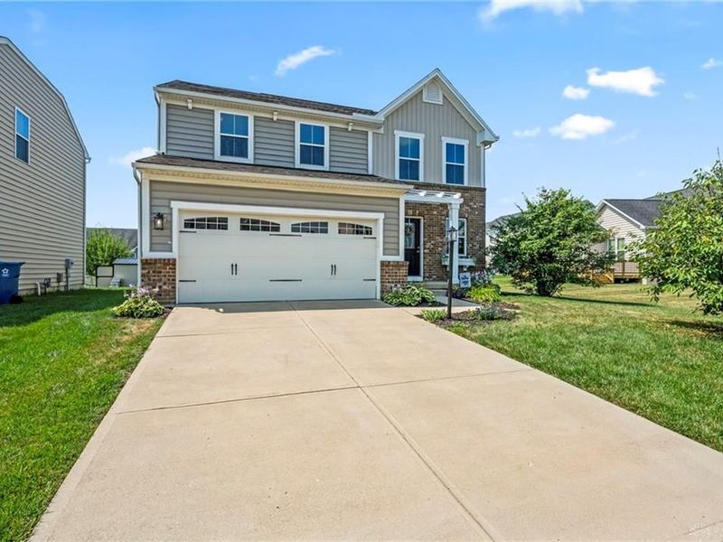 2212 Blazing Star Drive, Tipp City, OH 45371 Photo 2