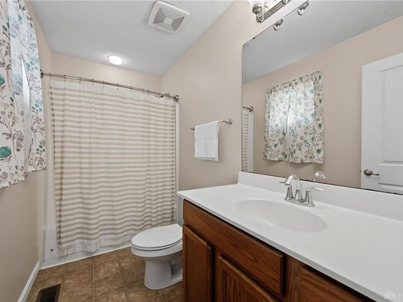 2212 Blazing Star Drive, Tipp City, OH 45371 Photo 33