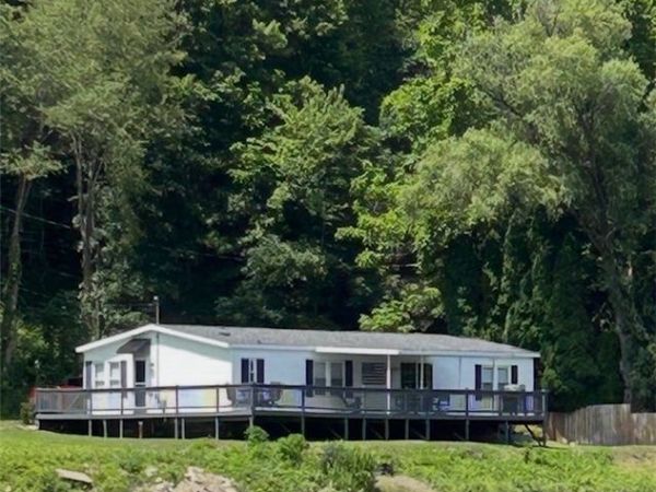 190 Rose Point Harlansburg Rd, New Castle, PA 16101