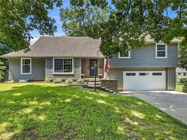 25 E 113th Terrace, Kansas City, MO 64114