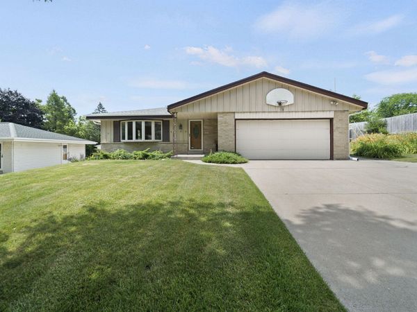 4109 W Hemlock St, Milwaukee, WI 53209