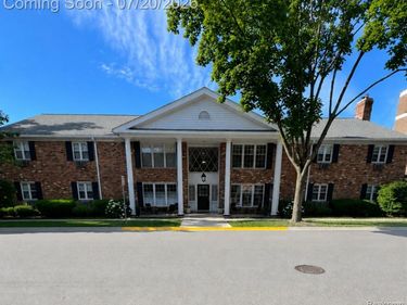 555 Townsend Street, Birmingham, MI 48009