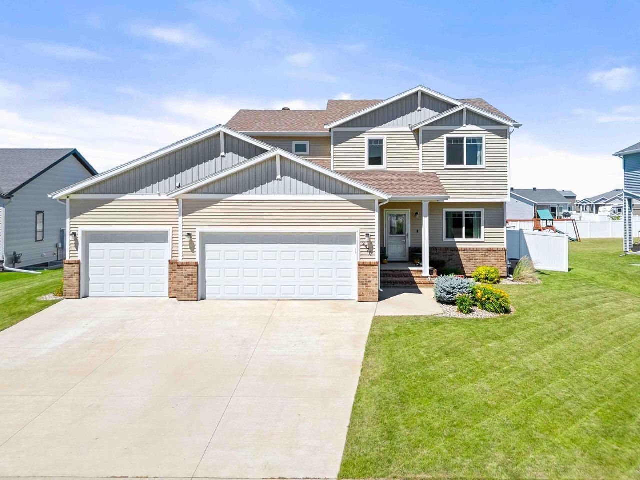 2420 Harbor Lane , West Fargo, ND 58078