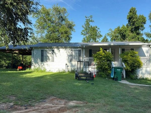 2114 3rd Avenue , Sneads, FL 32460