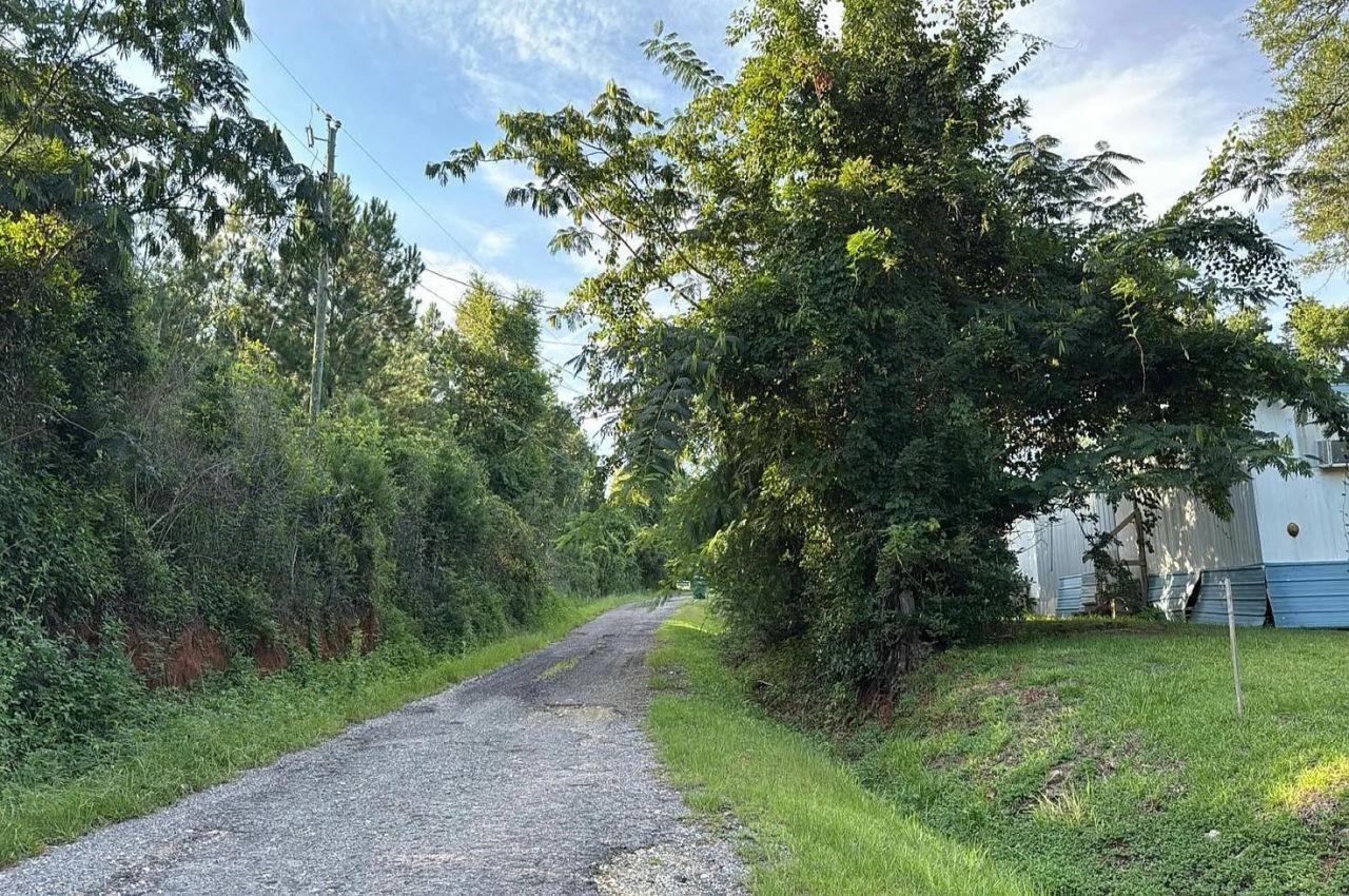 2114 3rd Avenue , Sneads, FL 32460 Photo