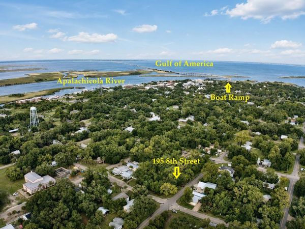 195 8Th Street , Apalachicola, FL 32320