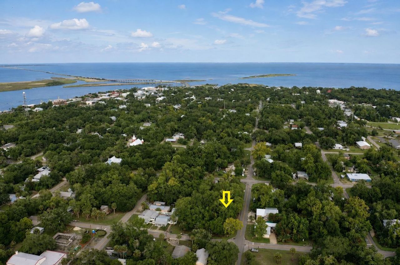 195 8th Street , Apalachicola, FL 32320 Photo