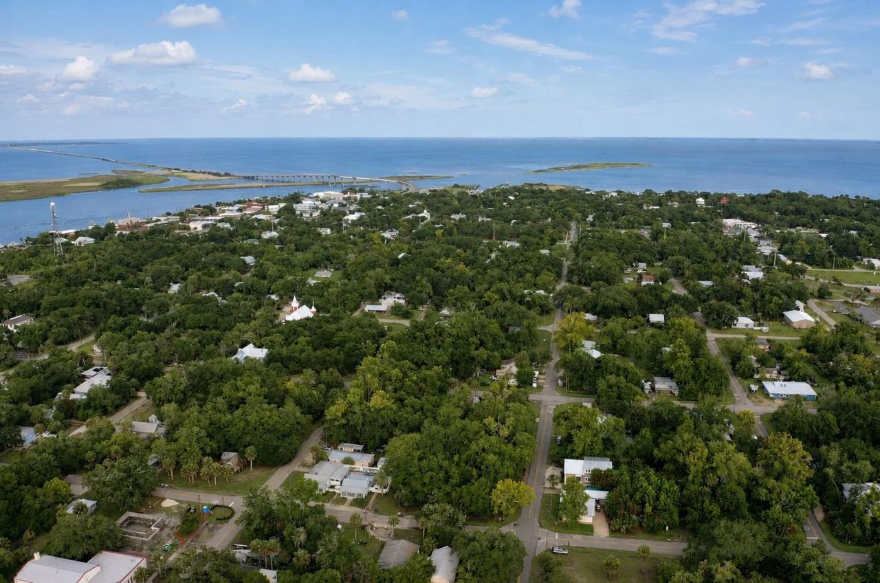 195 8th Street , Apalachicola, FL 32320 Photo
