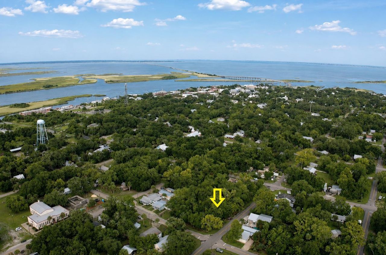 195 8th Street , Apalachicola, FL 32320 Photo