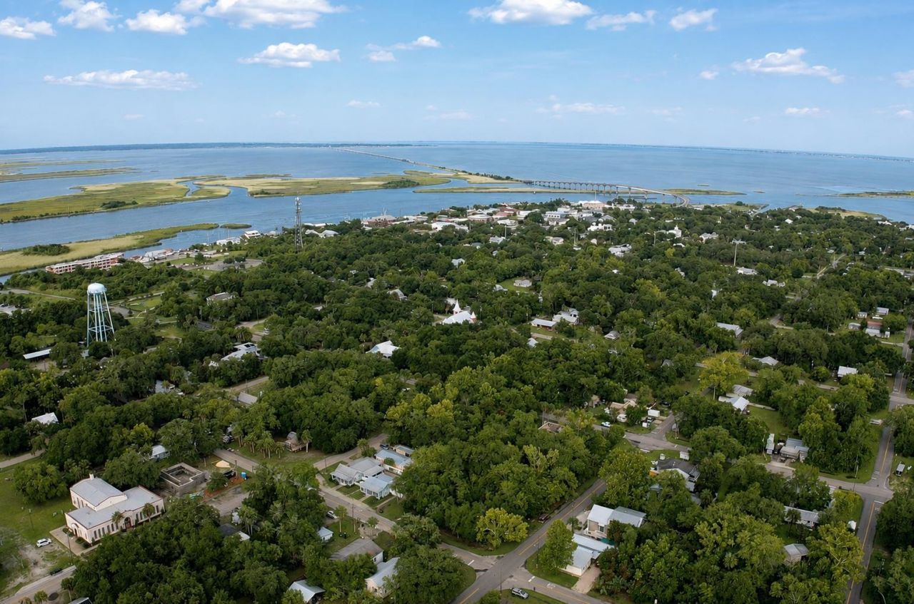 195 8th Street , Apalachicola, FL 32320 Photo