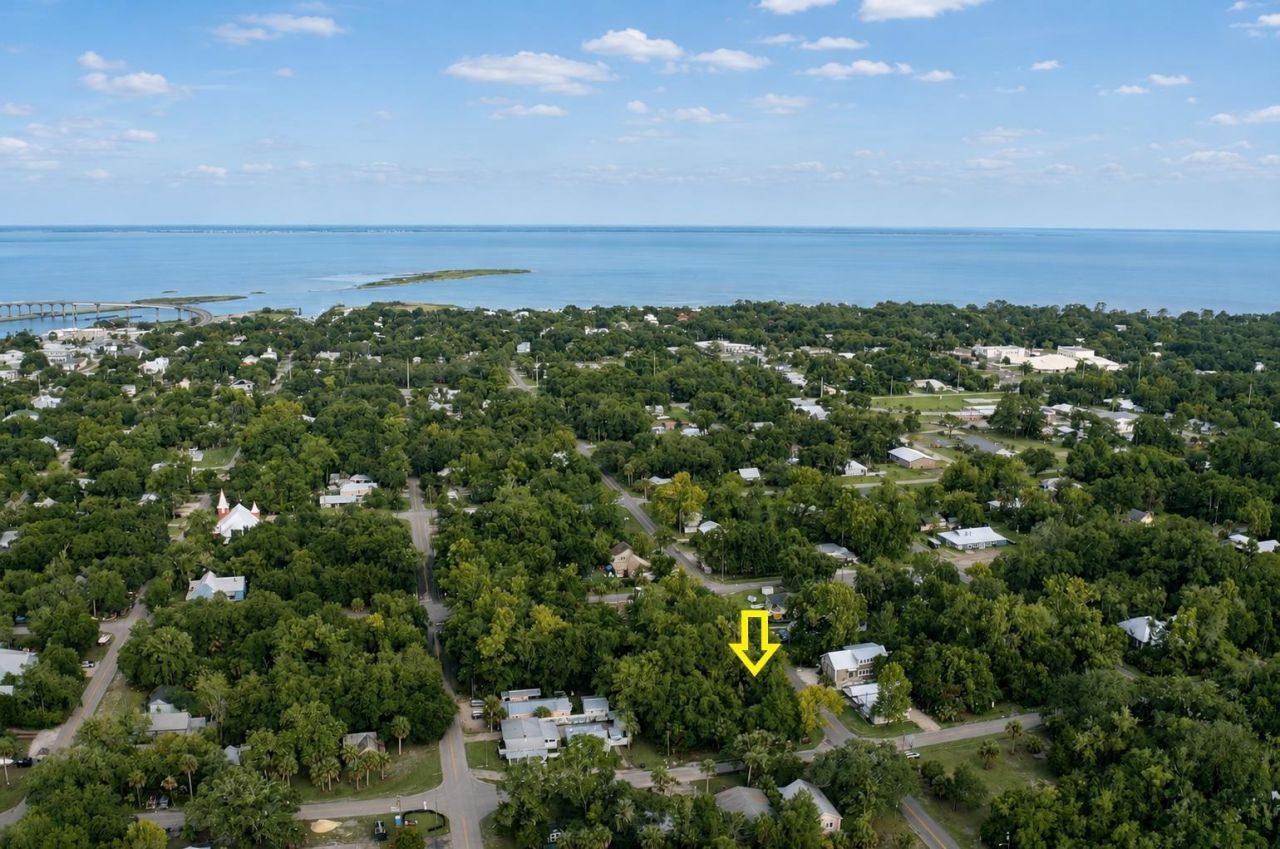 195 8th Street , Apalachicola, FL 32320 Photo