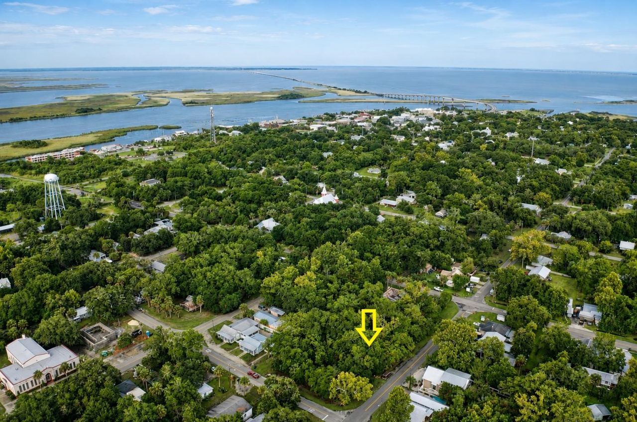 195 8th Street , Apalachicola, FL 32320 Photo