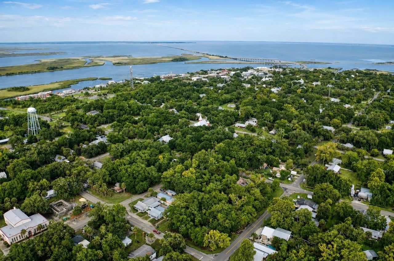 195 8th Street , Apalachicola, FL 32320 Photo