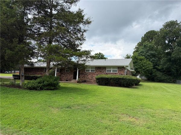 704 VINE Street , Clarksville, AR 72830