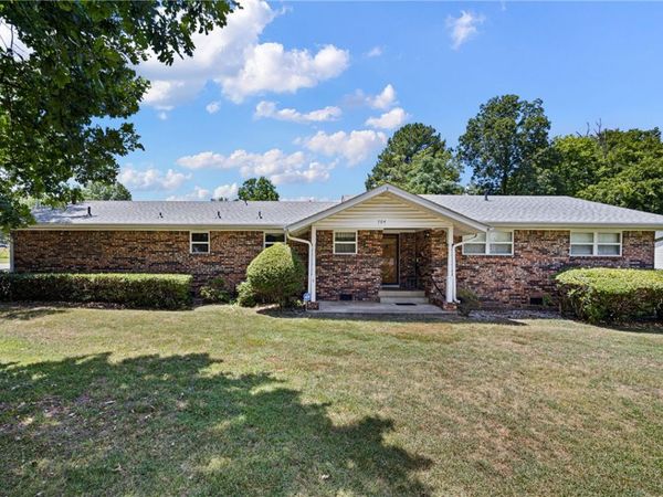 704 VINE Street, Clarksville, AR 72830